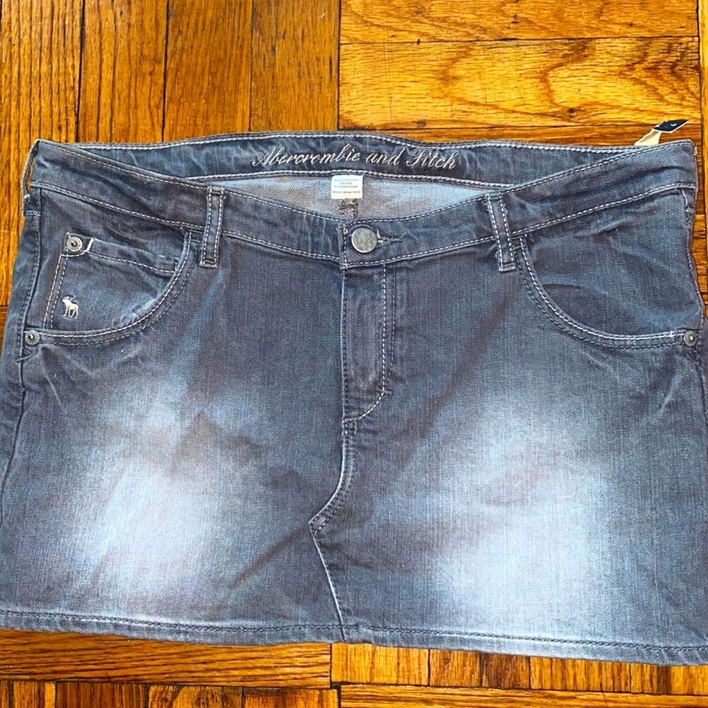 NWT Abercrombie and Fitch gray mini skirt size: 4